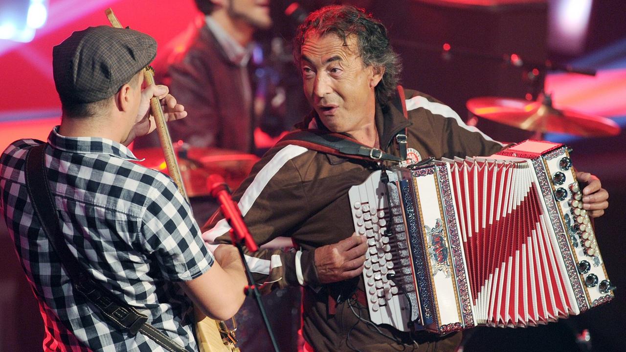 Der Musiker Hubert von Goisern tritt am 10.10.2014 in München bei einer Fernseh-Gala auf. Der Musiker Hubert von Goisern tritt am 10.10.2014 in München bei einer Fernseh-Gala auf.