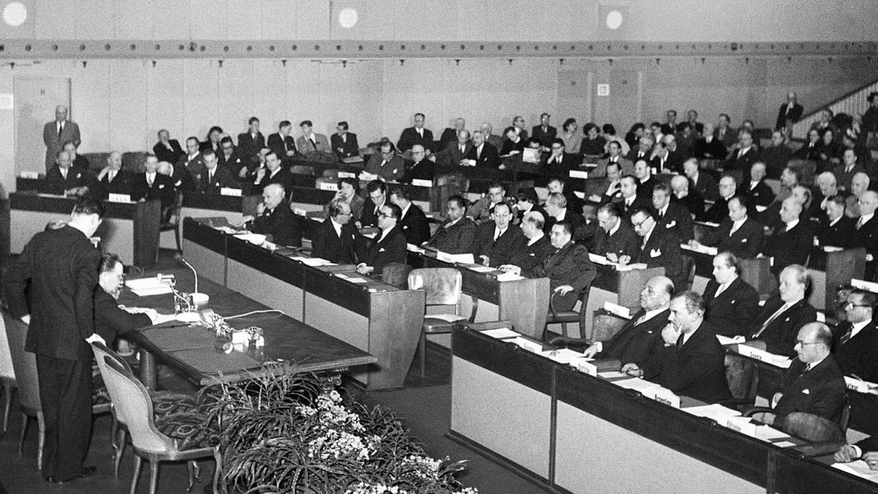 Unterzeichnung der Genfer Konvention vor 70 Jahren.