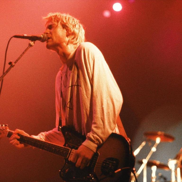 Der Nirvana-Sänger Kurt Cobain während eines Konzerts in Paris 1992