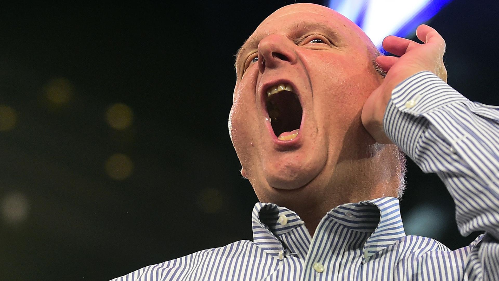 Die richtigen Posen kann er schon: Der frühere Microsoft-Chef Steve Ballmer ist jetzt Eigentümer der L.A. Clippers Die richtigen Posen kann er schon: Der frühere Microsoft-Chef Steve Ballmer ist jetzt Eigentümer der L.A. Clippers