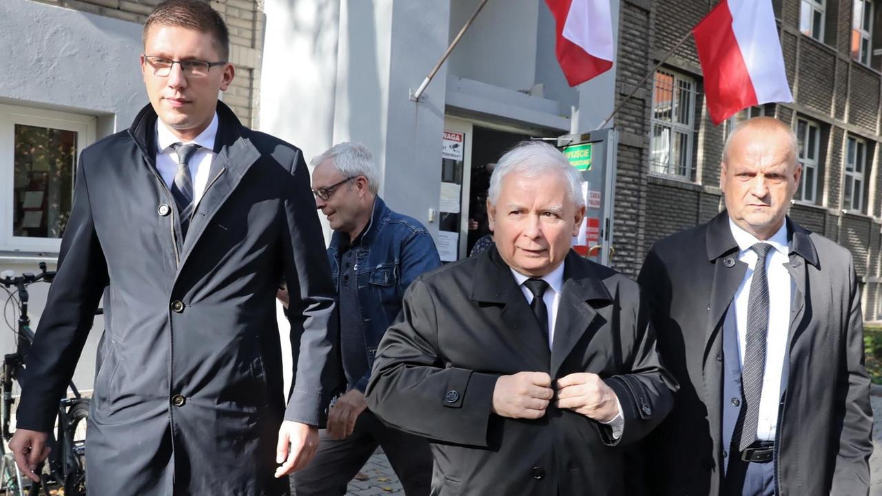 Parteiführer Jaroslaw Kaczynski bei der Kommunalwahl in Warschau am 21. Oktober 2018 Parteiführer Jaroslaw Kaczynski bei der Kommunalwahl in Warschau am 21. Oktober 2018