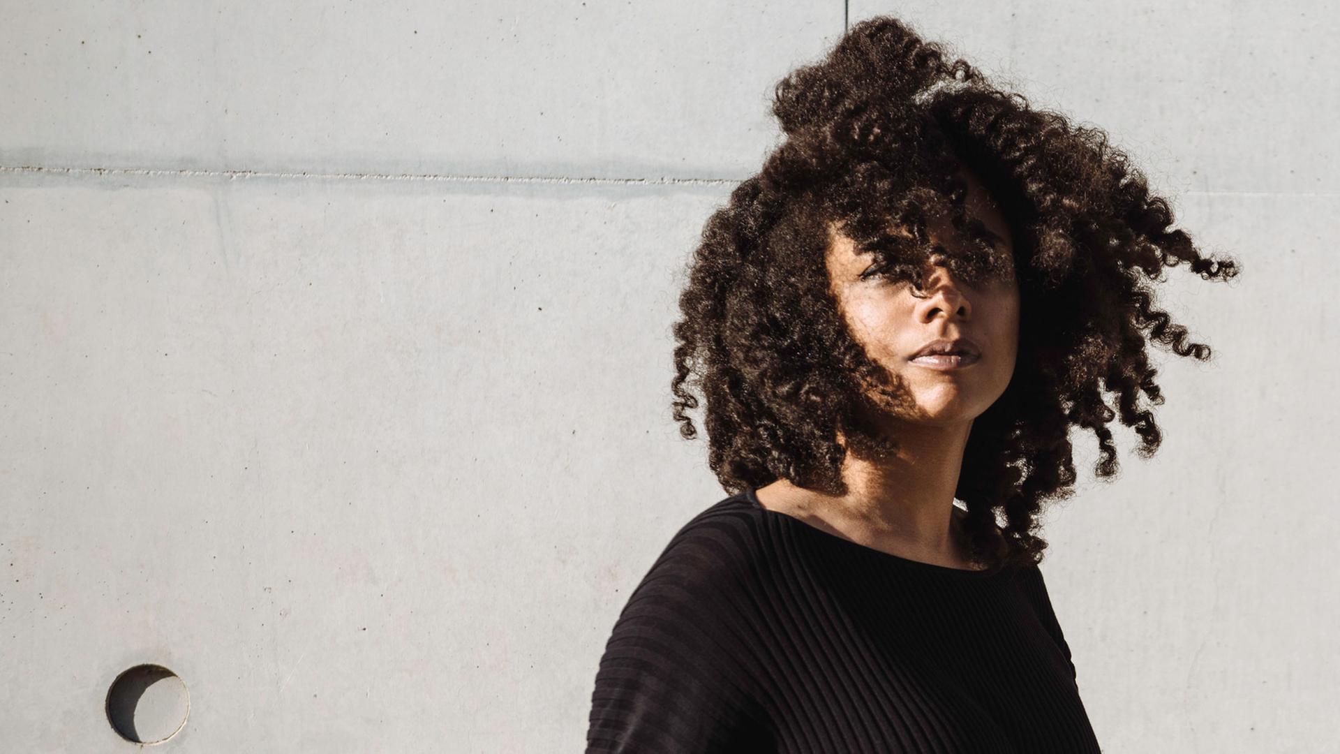 Die Künstlerin Jessica Ekomane Die Künstlerin Jessica Ekomane