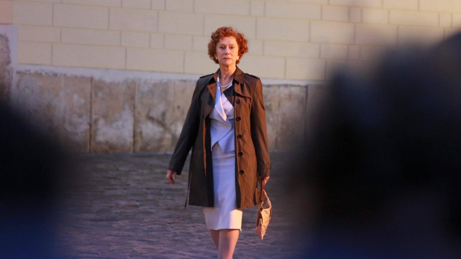 Helen Mirren als Maria Altmann am Set des Films "Die Frau in Gold" in Wien. Helen Mirren als Maria Altmann am Set des Films "Die Frau in Gold" in Wien.
