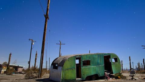Ein verlassener Trailer in Kalifornien