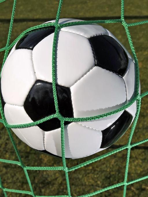 Neutraler Lederball - Fußball-Symbolbild