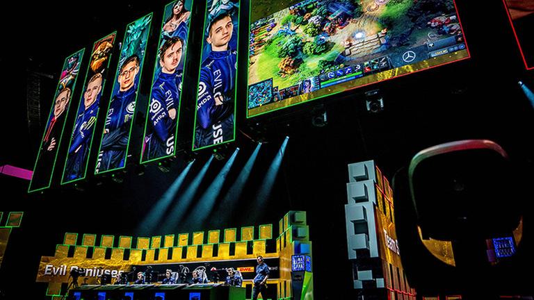 Blick auf die Bühne beim Spiel Team Evil Geniuses gegen Team Secret ESL One Hamburg 2018 DOTA 2 E-Sports - Esports, Hamburg Hamburg Deutschland Barclaycard Arena *** View of the stage at the match Team Evil Geniuses vs. Team Secret ESL One Hamburg 2018 DOTA 2 E Sports Esports Hamburg Hamburg Germany Barclaycard Arena Blick auf die Bühne beim Spiel Team Evil Geniuses gegen Team Secret ESL One Hamburg 2018 DOTA 2 E-Sports - Esports, Hamburg Hamburg Deutschland Barclaycard Arena *** View of the stage at the match Team Evil Geniuses vs. Team Secret ESL One Hamburg 2018 DOTA 2 E Sports Esports Hamburg Hamburg Germany Barclaycard Arena