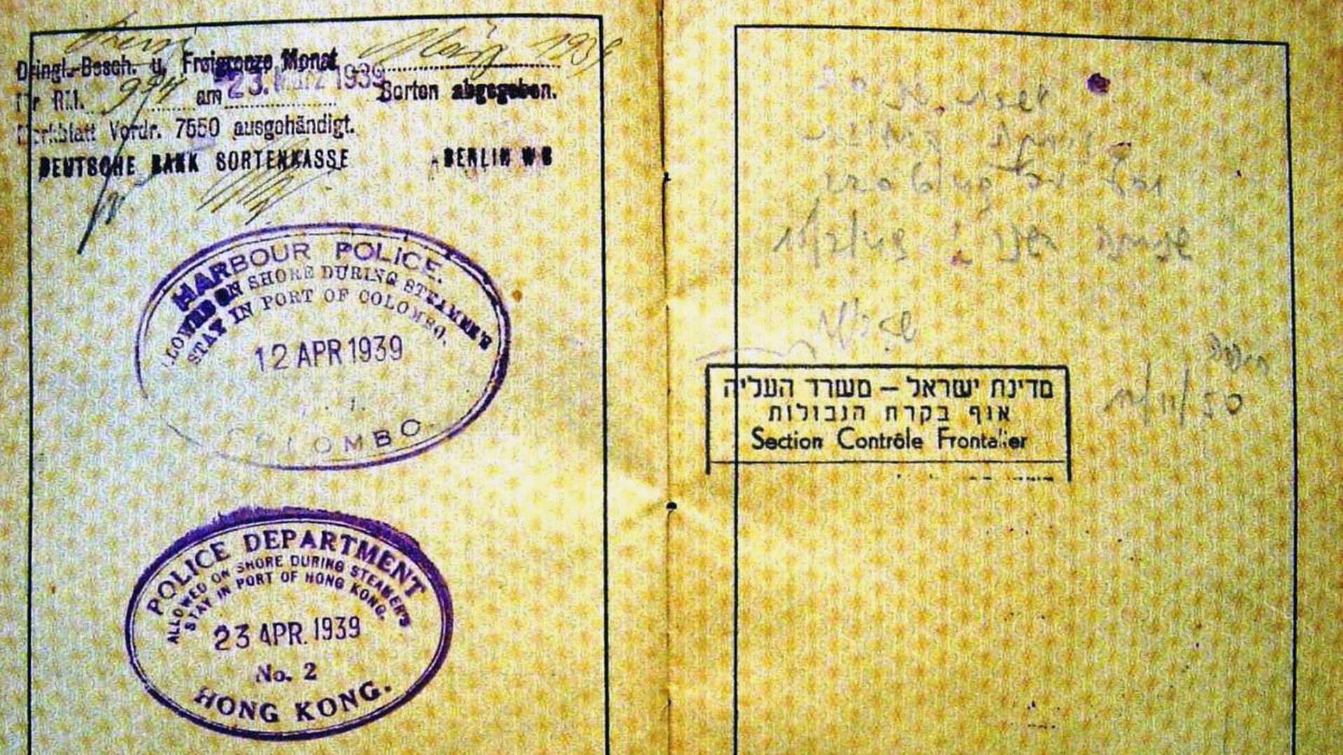Ein deutscher Reisepass, ausgestellt Anfang 1939 für Walter Otto Israel Loebinger in Berlin. Das Dokument zeigt, dass Loebinger über Ceylon (Sri Lanka) und Hongkong nach Shanghai reiste. Am 12. November 1950, zwei Jahre nach Gründung des israelischen Staates, ist die Einreise in Israel dokumentiert. Ein deutscher Reisepass, ausgestellt Anfang 1939 für Walter Otto Israel Loebinger in Berlin. Das Dokument zeigt, dass Loebinger über Ceylon (Sri Lanka) und Hongkong nach Shanghai reiste. Am 12. November 1950, zwei Jahre nach Gründung des israelischen Staates, ist die Einreise in Israel dokumentiert.