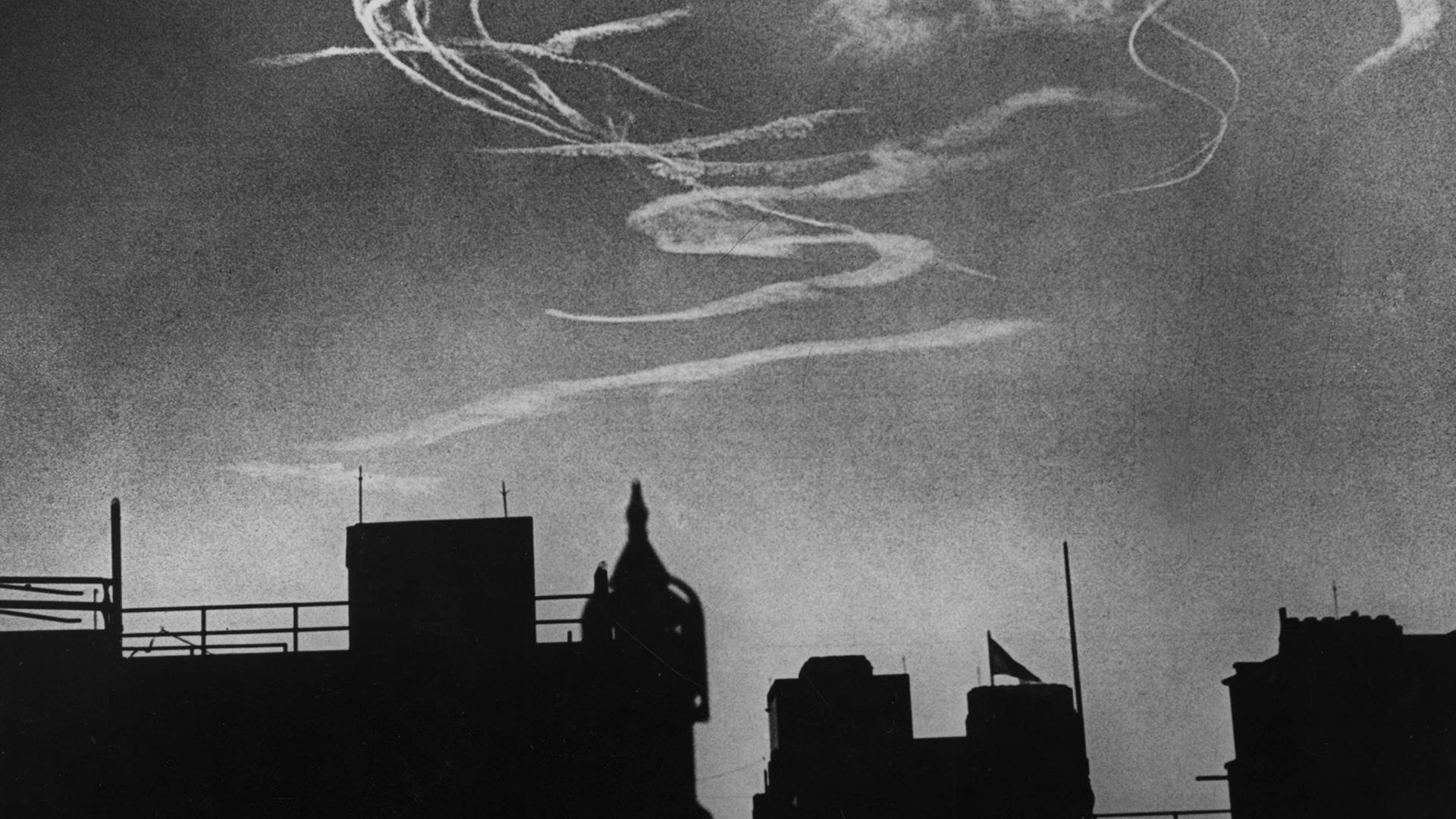 Krieg über London am Morgen des 6. September 1940.