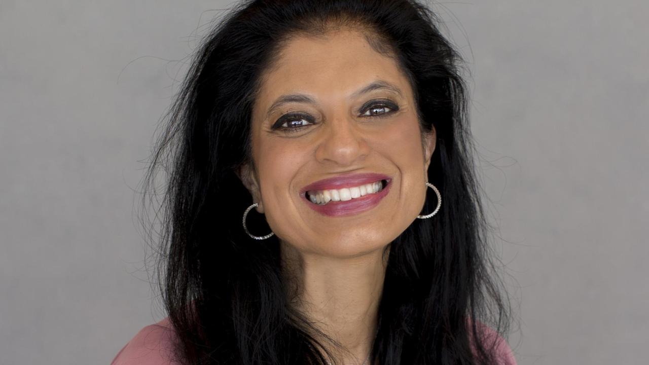 Dr. Ramani Durvasula ist Professorin für Psychologie an der Universität von Kalifornien und praktizierende Psychotherapeutin Dr. Ramani Durvasula ist Professorin für Psychologie an der Universität von Kalifornien und praktizierende Psychotherapeutin