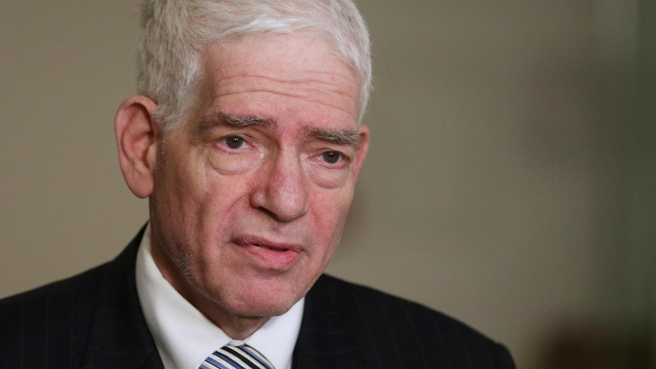 Josef Schuster, Präsident des Zentralrates der Juden in Deutschland äußert sich in der Würzburger Synagoge zu den Vorfällen in Halle Josef Schuster, Präsident des Zentralrates der Juden in Deutschland äußert sich in der Würzburger Synagoge zu den Vorfällen in Halle