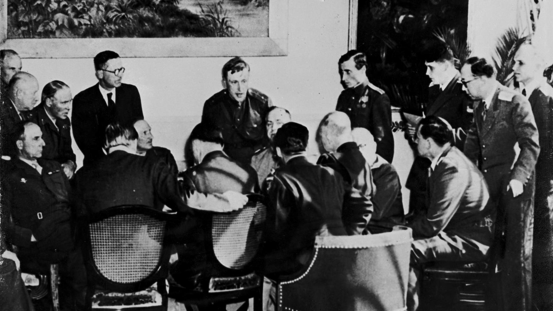 Vier-Mächte-Erklärung im Juni 1945 in Berlin Vier-Mächte-Erklärung im Juni 1945 in Berlin