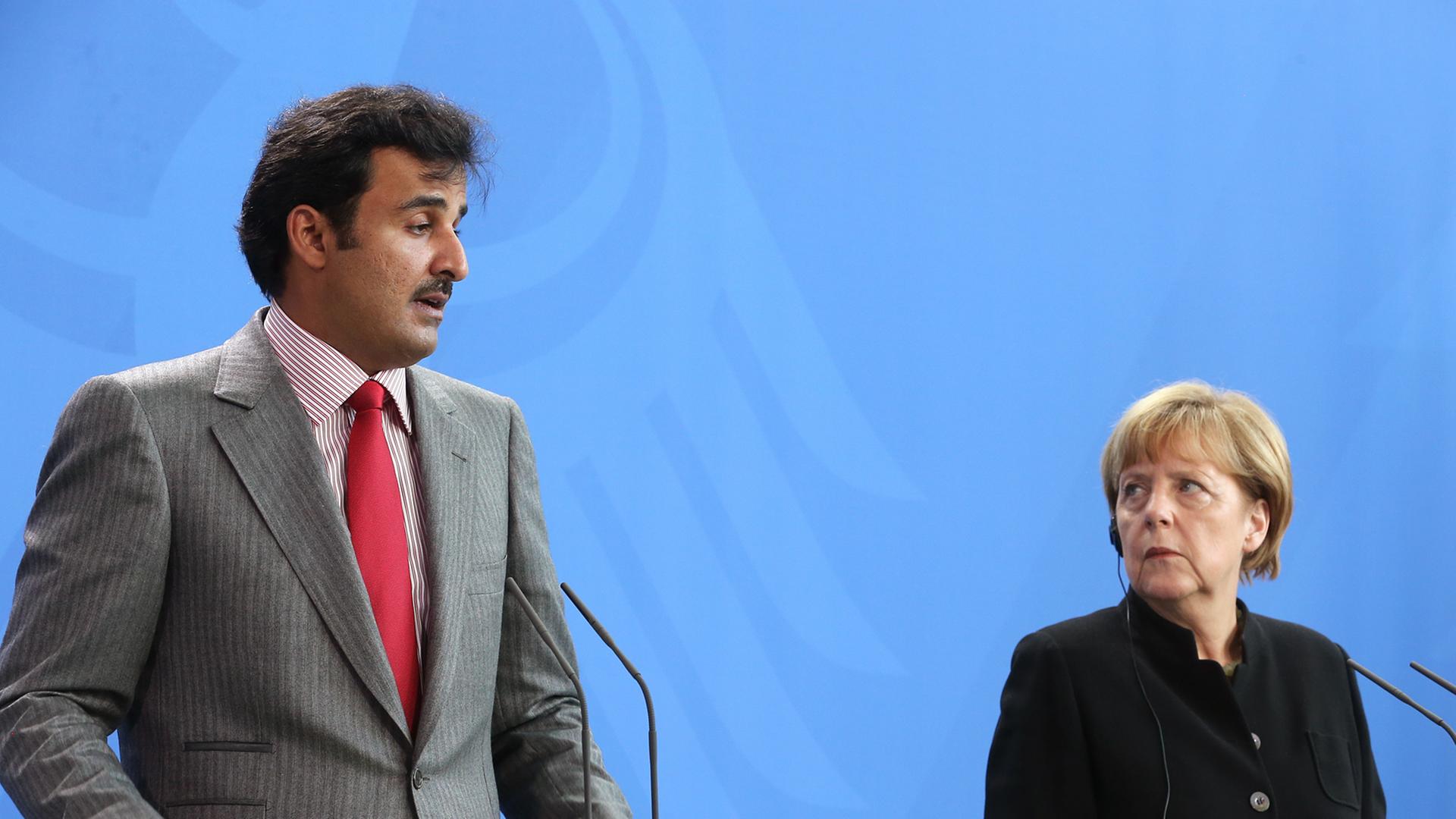 Bundeskanzlerin Angela Merkel und Katars Emir al-Thani bei der Pressekonferenz.