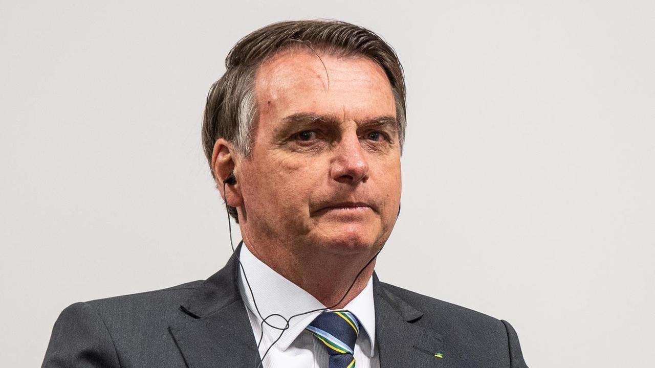 30.04.2019, Brasilien, Brasilia: Jair Bolsonaro, Präsident von Brasilien, sitzt beim Treffen mit Außenminister Maas.