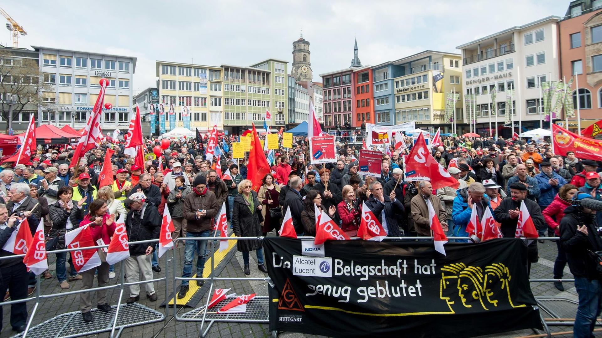 1. Mai-Kundgebung des DGB in Stuttgart (1.5.2016) 1. Mai-Kundgebung des DGB in Stuttgart (1.5.2016)