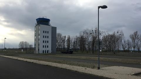 Tower auf dem insolventen Flughafen Magdeburg-Cochstect