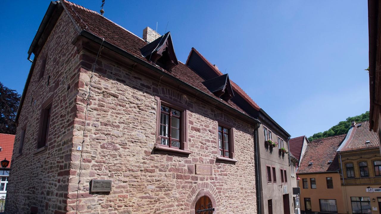 Das Elternhaus von Martin Luther(1483-1546), aufgenommen am 12.06.2014 in Mansfeld (Sachsen-Anhalt) während der Pressevorbesichtigung zur Lutherausstellung "Ich bin ein Mansfeldisch Kind". Das Elternhaus von Martin Luther(1483-1546), aufgenommen am 12.06.2014 in Mansfeld (Sachsen-Anhalt) während der Pressevorbesichtigung zur Lutherausstellung "Ich bin ein Mansfeldisch Kind".