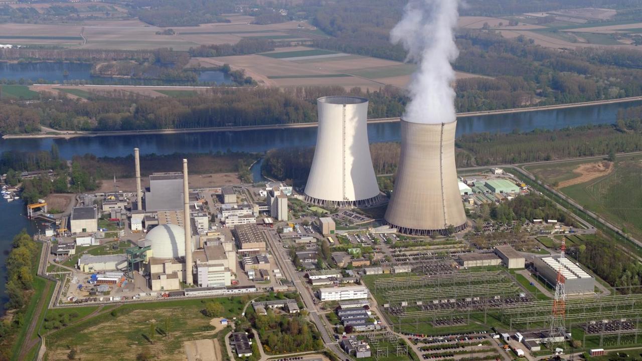 Sie sehen ein Luftbild des AKW Philippsburg von April 2011. Sie sehen ein Luftbild des AKW Philippsburg von April 2011.