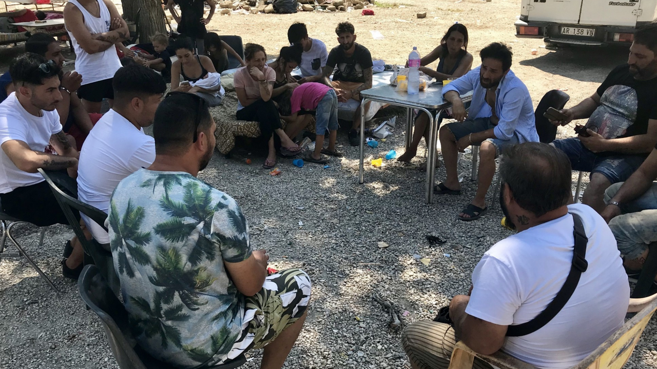 Ein Roma-Camp am Stadtrand von Rom Ein Roma-Camp am Stadtrand von Rom