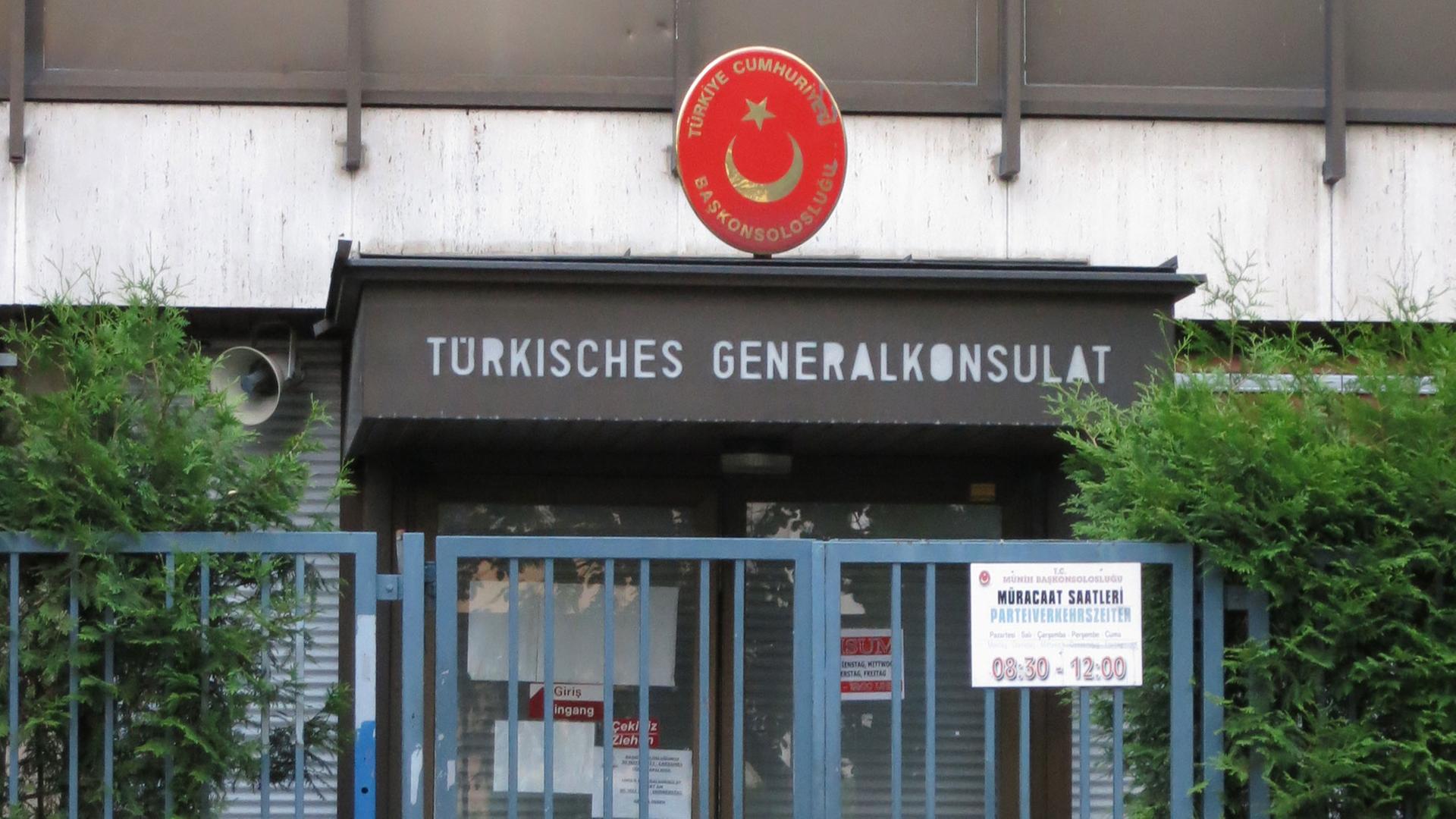 Das Gebäude des türkischen Generalkonsulats in der Menzinger Straße in München Das Gebäude des türkischen Generalkonsulats in der Menzinger Straße in München