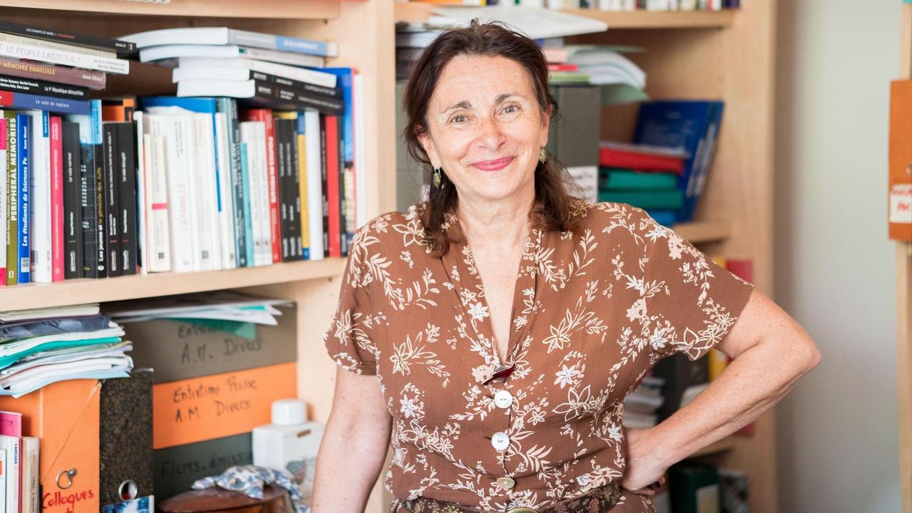 Porträt der Soziologin Anne Muxel in ihrem Büro. Porträt der Soziologin Anne Muxel in ihrem Büro.