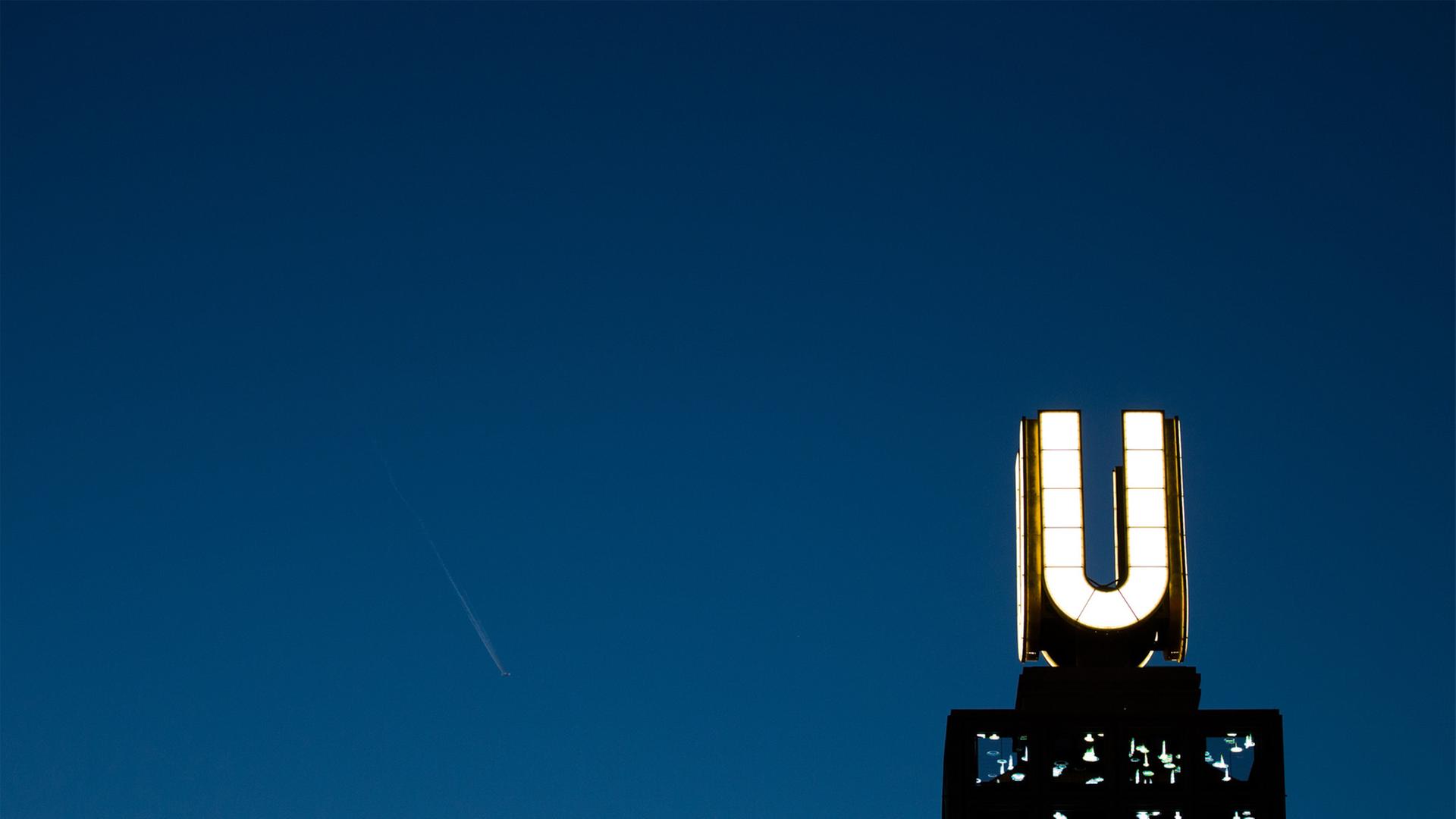 Das leuchtende Dortmunder U bei Nacht. Das leuchtende Dortmunder U bei Nacht.