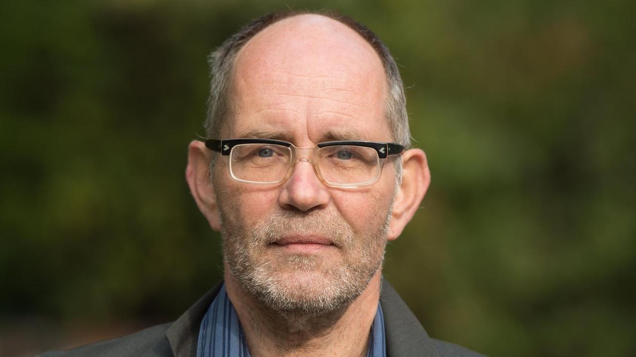 Sascha Anderson war der umtriebige Hans-Dampf-in-allen-Gassen in der Ostberliner Bohème-Szene im Prenzlauer Berg - und Stasi-Spitzel. Dieses wilde DDR-Doppelleben ruft jetzt ein Film in Erinnerung. Sascha Anderson war der umtriebige Hans-Dampf-in-allen-Gassen in der Ostberliner Bohème-Szene im Prenzlauer Berg - und Stasi-Spitzel. Dieses wilde DDR-Doppelleben ruft jetzt ein Film in Erinnerung.