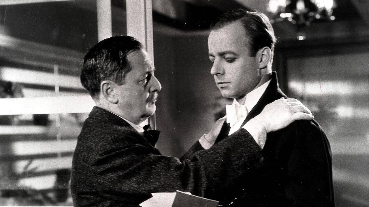 Hans Moser (links) und Heinz Rühmann (rechts) in dem Film "Der Mann, von dem man spricht" aus dem Jahr 1937. Hans Moser (links) und Heinz Rühmann (rechts) in dem Film "Der Mann, von dem man spricht" aus dem Jahr 1937.