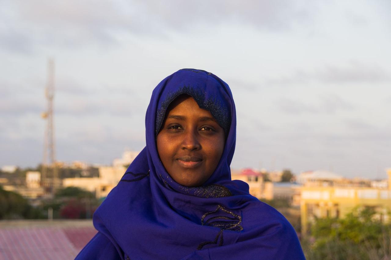 1752530945_Die Praesidentschaftskandidatin Fadumo Dayib auf dem Dach ihres Hotels in Mogadischu (2).jpg