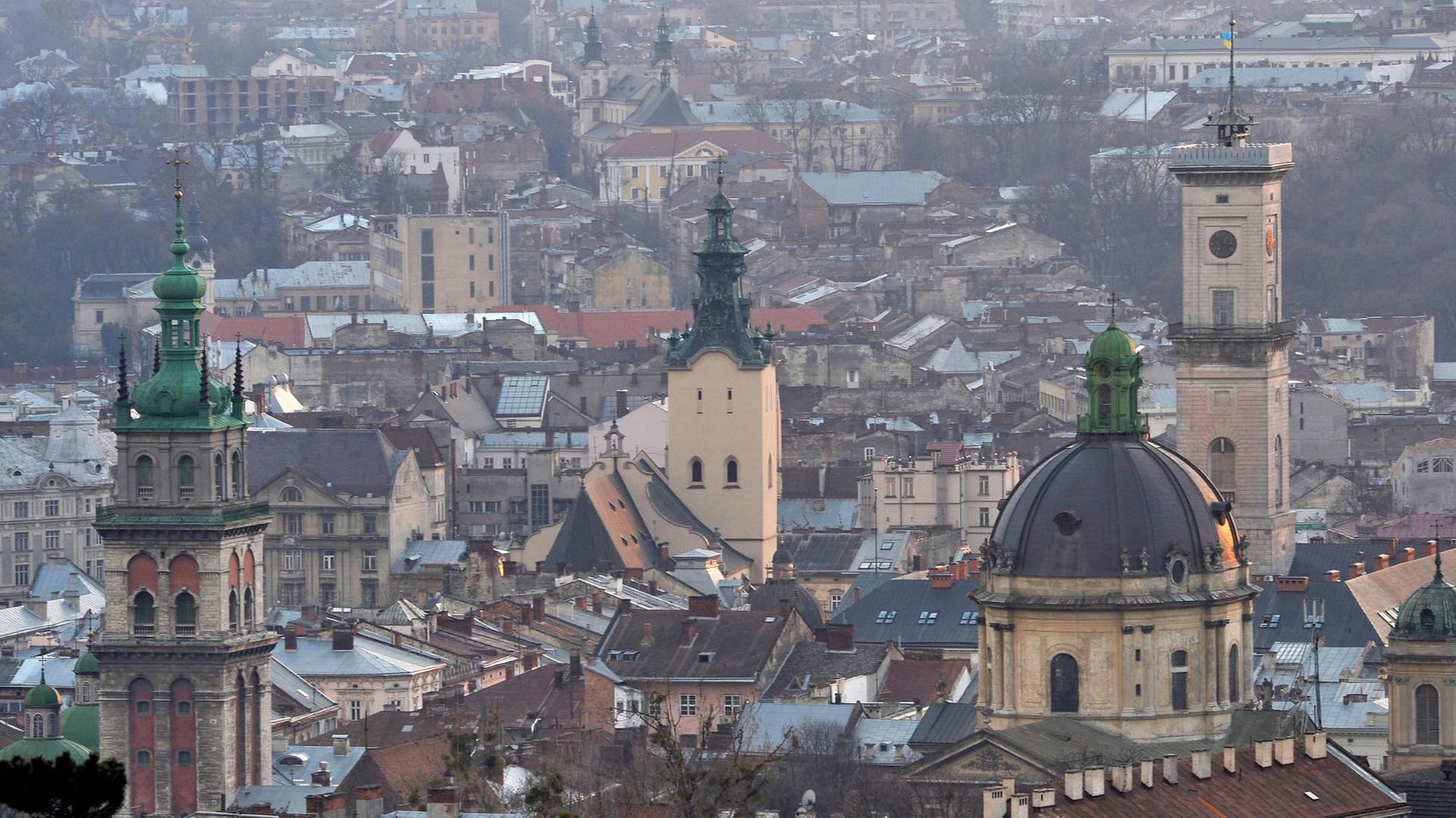 Blick auf die Stadt Lviv, ehemals Lemberg, im Westen der Ukraine Blick auf die Stadt Lviv, ehemals Lemberg, im Westen der Ukraine