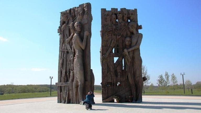 Denkmal "Die Pforte der Erinnerung" auf dem ehemaligen SS-Gut in Maly Trostenez. Denkmal "Die Pforte der Erinnerung" auf dem ehemaligen SS-Gut in Maly Trostenez.