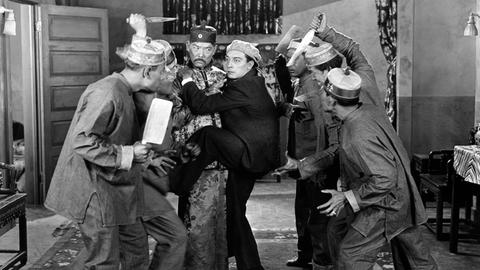 Der Schauspieler Buster Keaton in Bedrängnis.