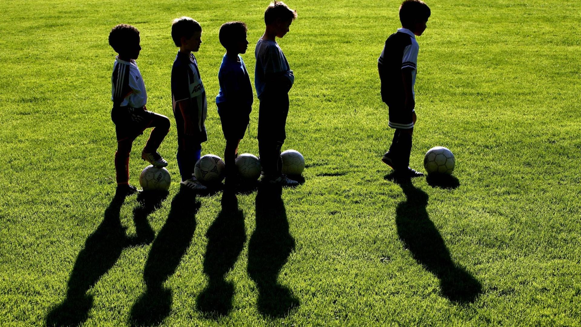 Kinder beim Fußballtraining
