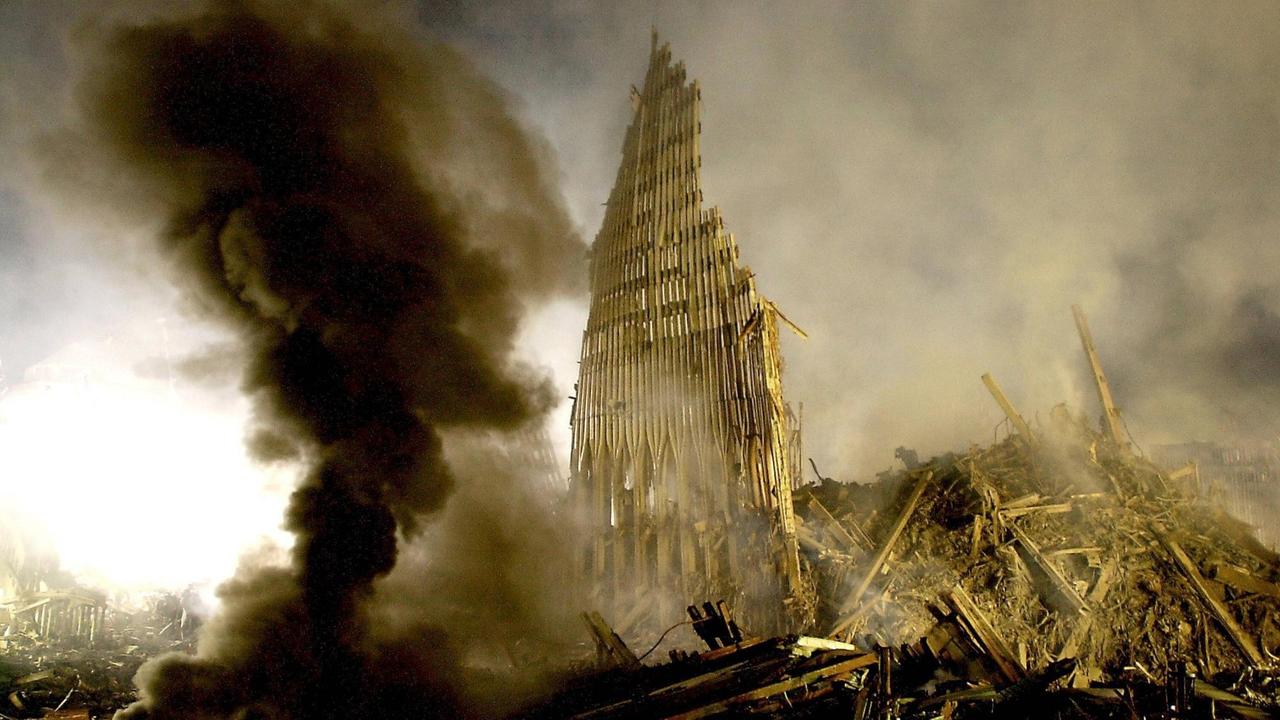 Die rauchende Ruine des World Trade Centers kurz nach den Anschlägen vo...</p>

                        <a href=