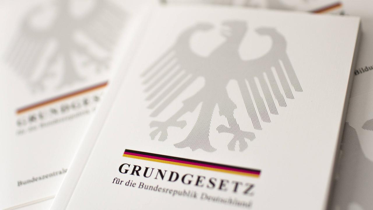 Ein Buch zum Deutschen Grundgesetz. Ein Buch zum Deutschen Grundgesetz.