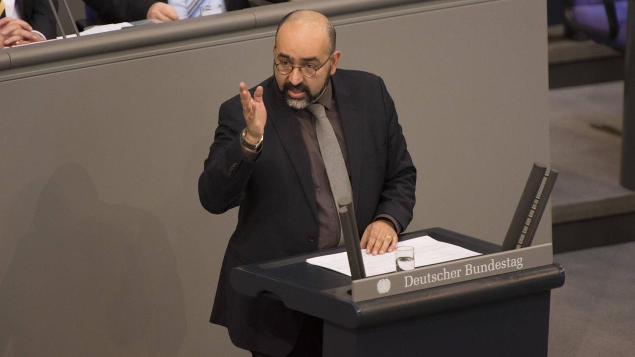 Der Grünen-Bundestagsabgeordnete Omid Nouripour bei einer Rede im Bundestag am 14.01.2016. Der Grünen-Bundestagsabgeordnete Omid Nouripour bei einer Rede im Bundestag am 14.01.2016.