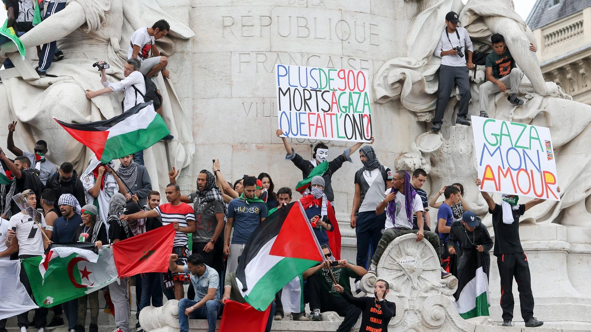 Pro-palästinensische Demonstration in Paris im Juli 2014 Pro-palästinensische Demonstration in Paris im Juli 2014