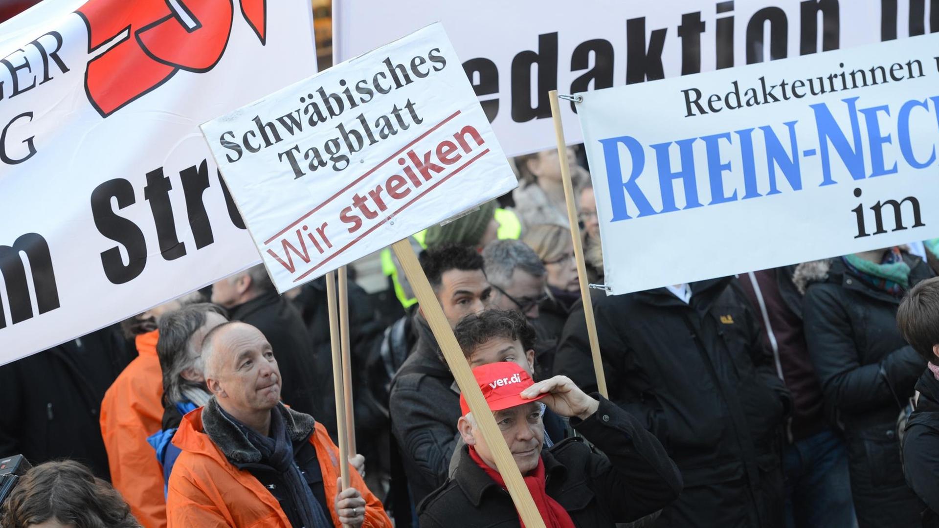 Am 20.02.2014 demonstrierten Journalisten in Tübingen im Rahmen eines Warnstreiks. Am 20.02.2014 demonstrierten Journalisten in Tübingen im Rahmen eines Warnstreiks.