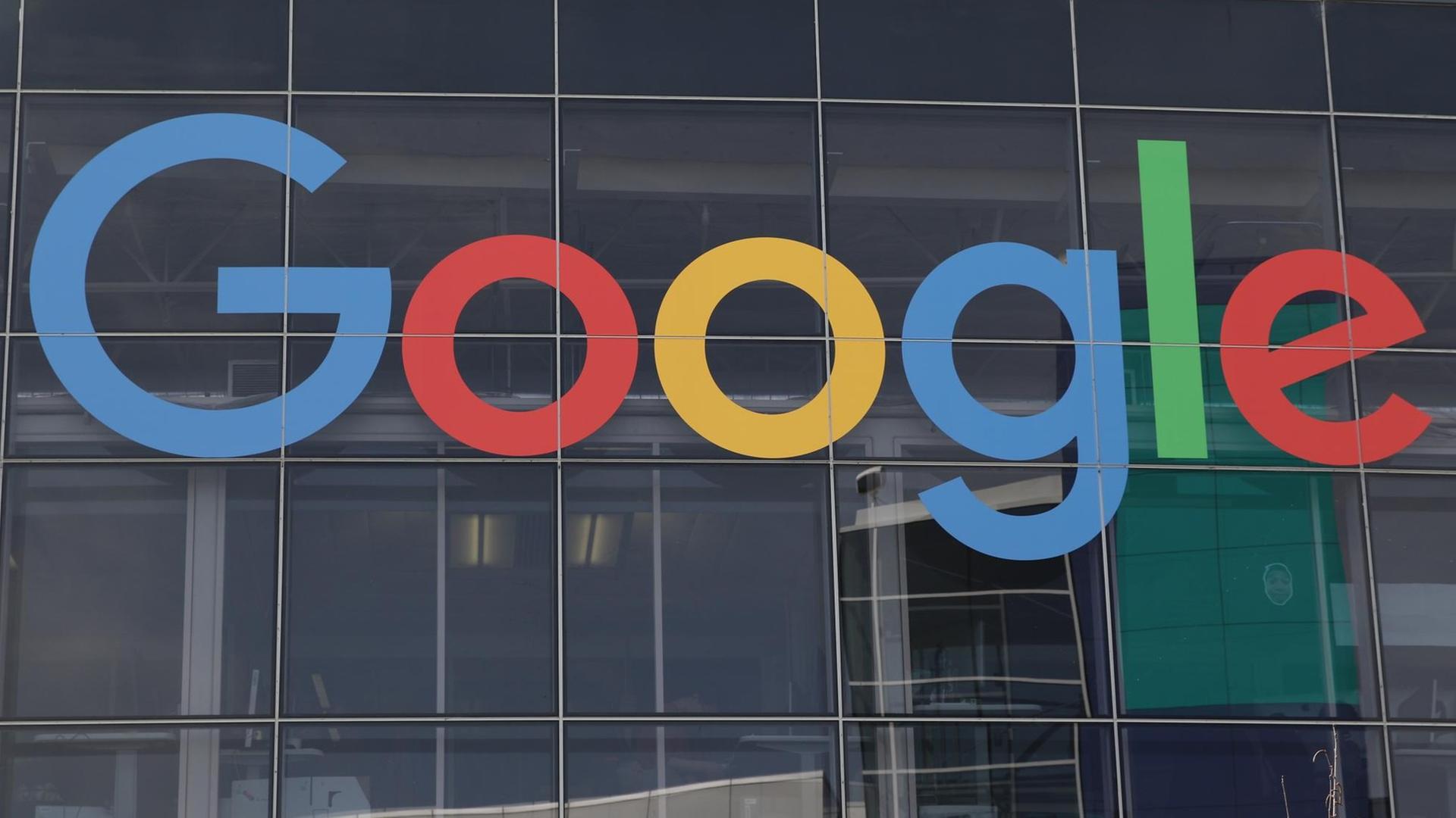 Google-Logo auf dem Firmencampus in Mountain View, März 2016. Google-Logo auf dem Firmencampus in Mountain View, März 2016.