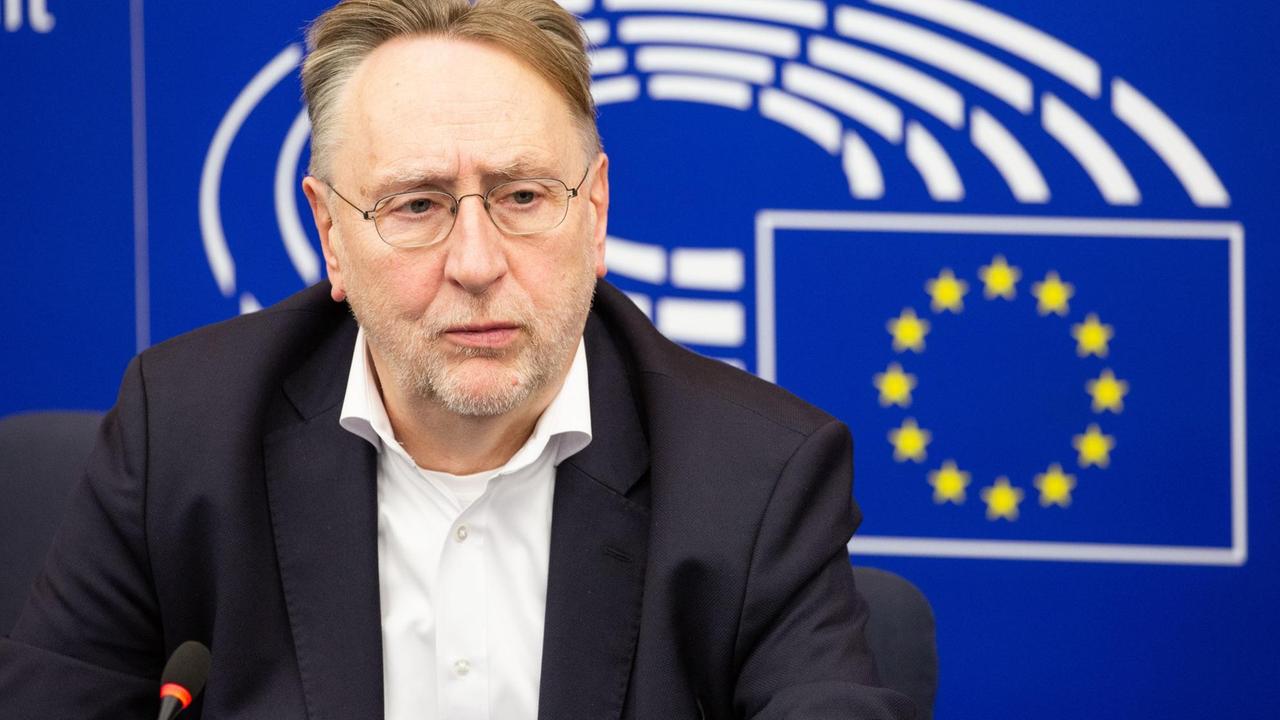 Bernd Lange, SPD, Fraktion der Progressiven Allianz der Sozialdemokraten), Vorsitzender des Ausschusses für internationalen Handel, spricht während einer Pressekonferenz. Bernd Lange, SPD, Fraktion der Progressiven Allianz der Sozialdemokraten), Vorsitzender des Ausschusses für internationalen Handel, spricht während einer Pressekonferenz.