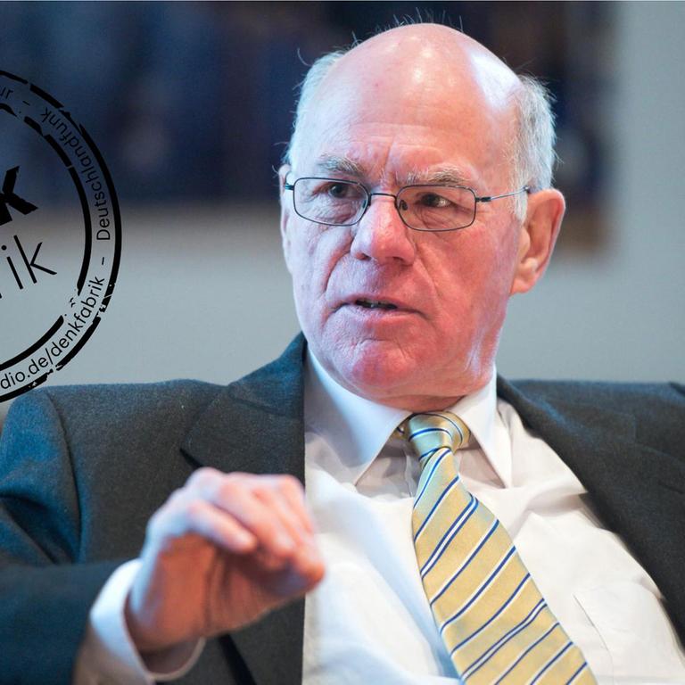 Der ehemalige Bundestagspräsident Norbert Lammert (CDU) gestikuliert am 16.12.2015 bei einem Interview mit der Deutschen Presse-Agentur. Der ehemalige Bundestagspräsident Norbert Lammert (CDU) gestikuliert am 16.12.2015 bei einem Interview mit der Deutschen Presse-Agentur.