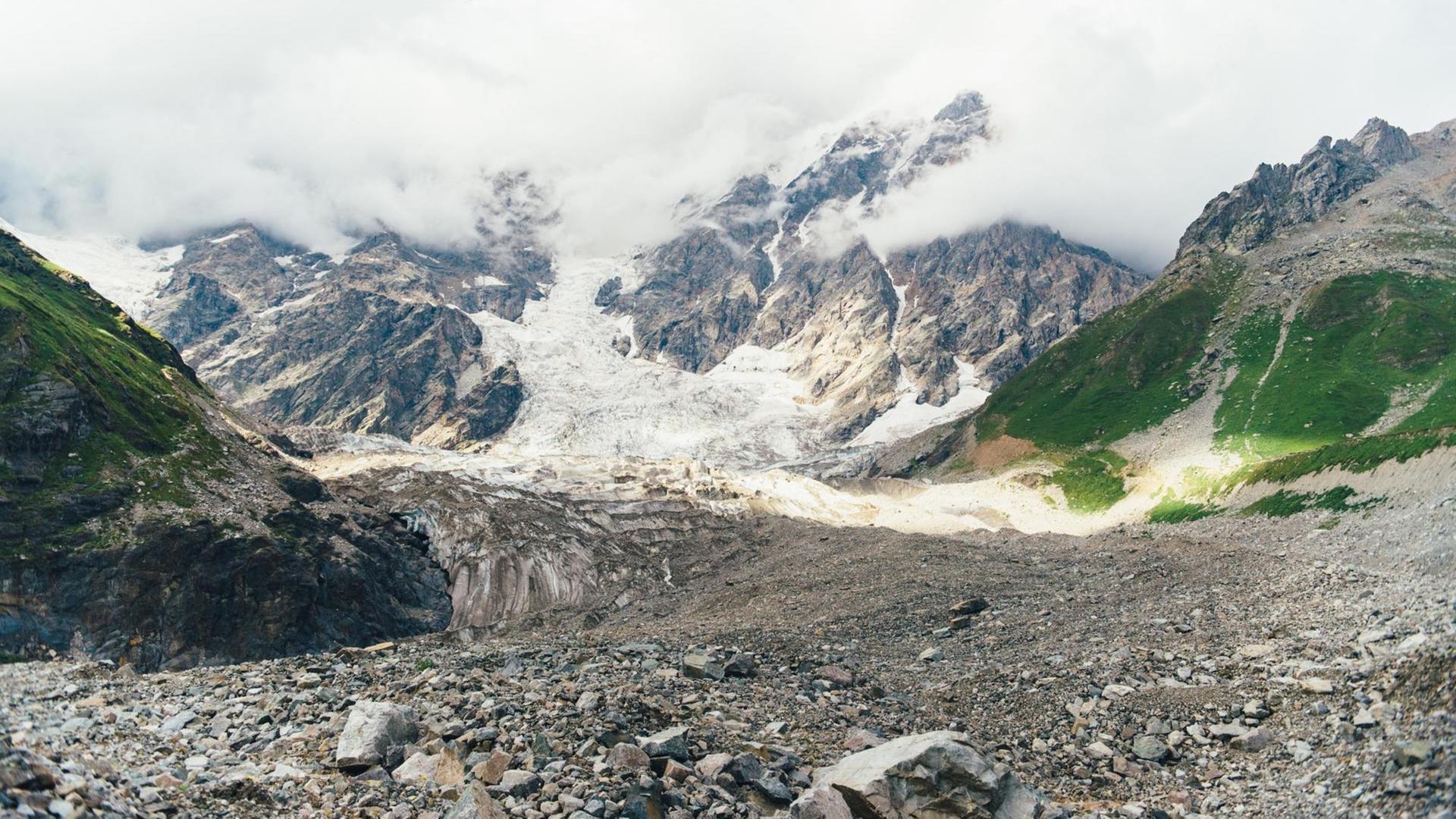 Zeichen des Klimawandels: Ein sich zurück ziehender Gletscher