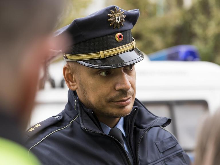 Polizeisprecher Thilo Cablitz in Uniform bei der Räumung des Hausprojekts "Liebig34" in Berlin-Friedrichshain