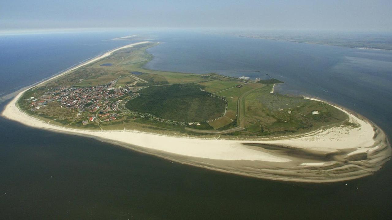 Luftbild der ostfriesischen Insel Langeoog Luftbild der ostfriesischen Insel Langeoog