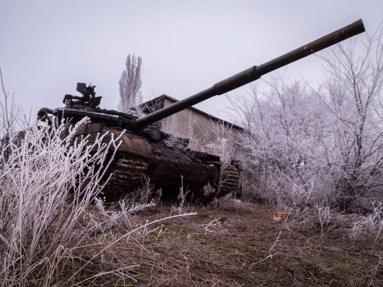 Ein ukrainischer Panzer nahe Peski, Donezk. 