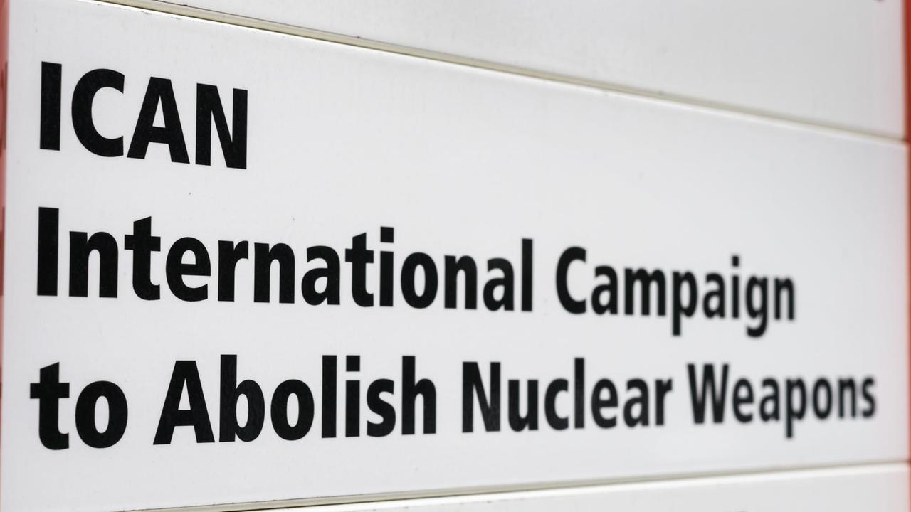 Schild am Hauptsitz der Internationalen Kampagne zur Abschaffung von Atomwaffen, ICAN. Schild am Hauptsitz der Internationalen Kampagne zur Abschaffung von Atomwaffen, ICAN.