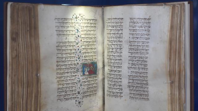 Eine hebräische Handschrift ist am 03.04.2014 im Jüdischen Museum in Berlin zu sehen.
