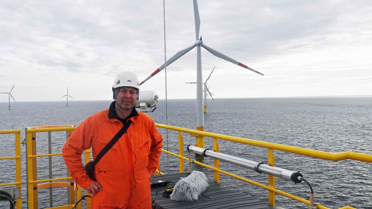 Axel Schröder bei seiner Recherche im Offshore-Park. Axel Schröder bei seiner Recherche im Offshore-Park.