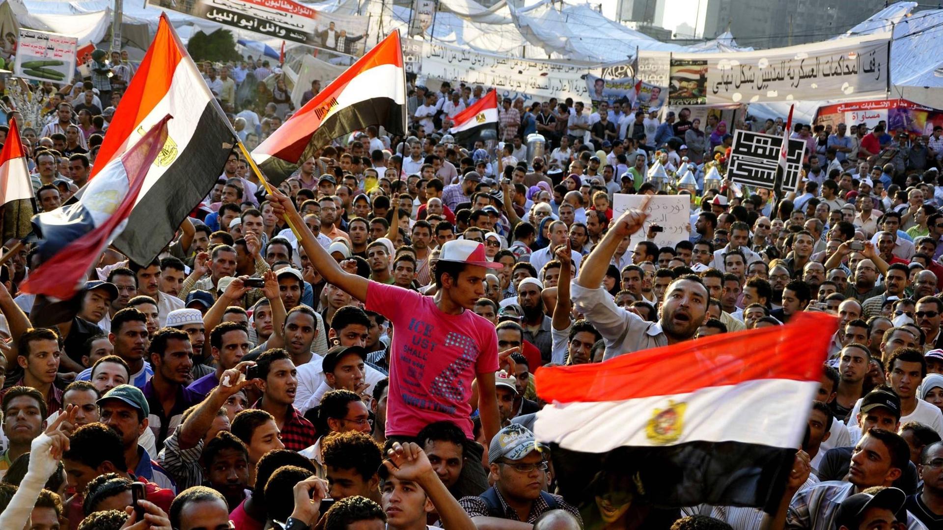 Demonstranten auf den Tahrir-Platz in Kairo Demonstranten auf den Tahrir-Platz in Kairo