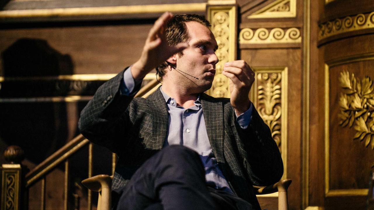Der Theaterkritiker Simon Strauß während eines Festivals in Kopenhagen 2019. Der Theaterkritiker Simon Strauß während eines Festivals in Kopenhagen 2019.