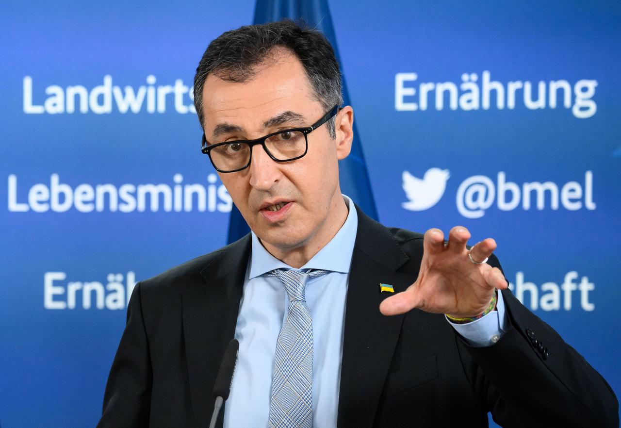 Cem Özdemir (Bündnis 90/Die Grünen), Bundesminister für Ernährung und Landwirtschaft äußert sich auf einer Pressekonferenz beim Sondertreffen der G7-Agrarministerinnen und -minister Cem Özdemir (Bündnis 90/Die Grünen), Bundesminister für Ernährung und Landwirtschaft äußert sich auf einer Pressekonferenz beim Sondertreffen der G7-Agrarministerinnen und -minister